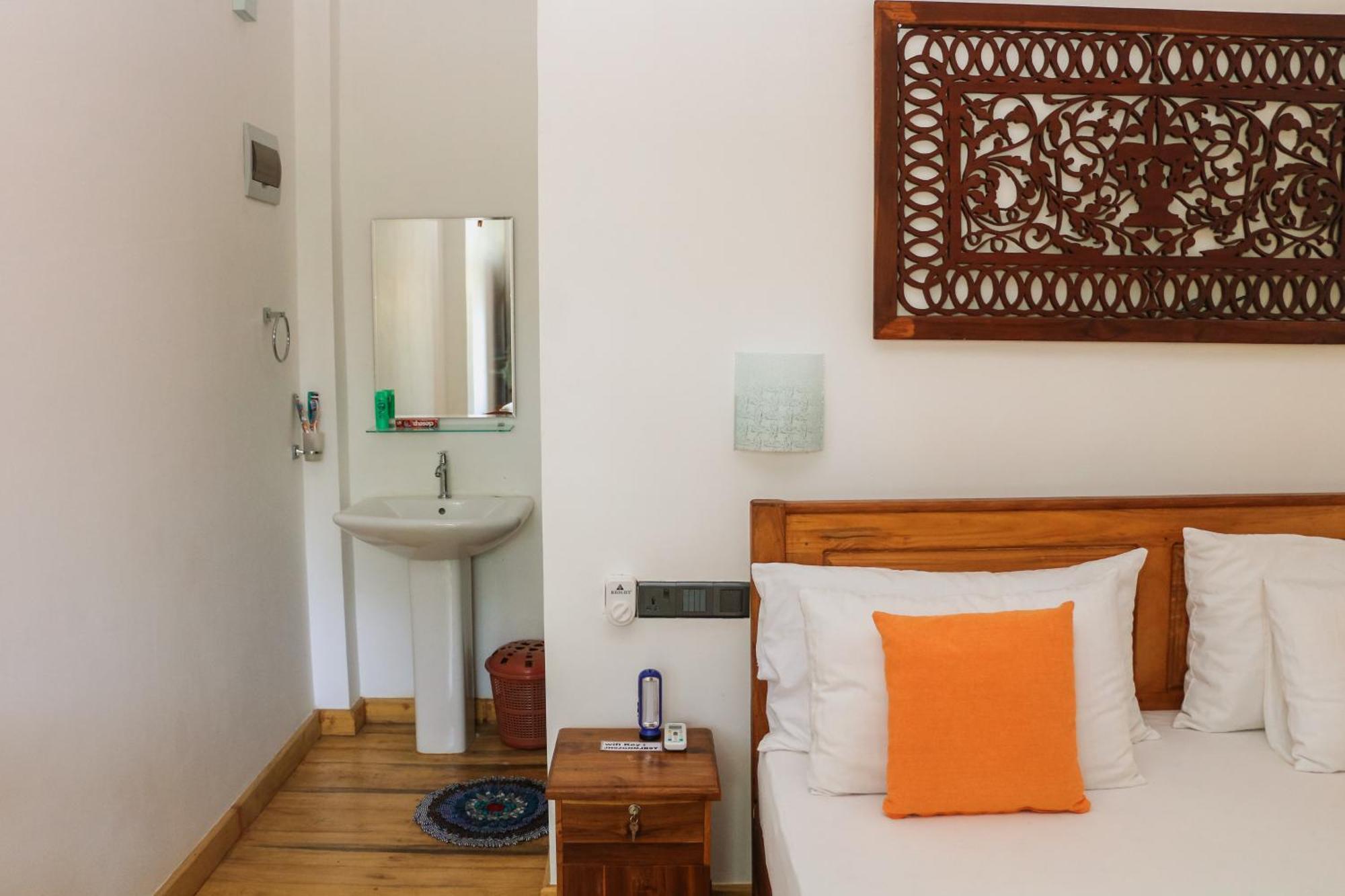 Anb Surf View Hotel Тангале Екстериор снимка