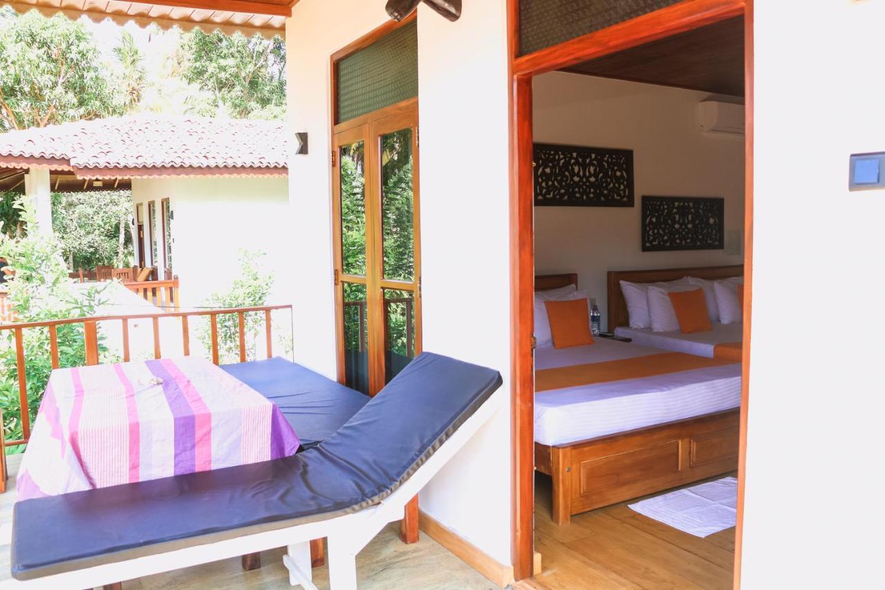 Anb Surf View Hotel Тангале Екстериор снимка